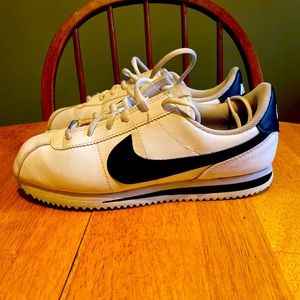 Nike Cortez Shoes Womens Size 7.5 / 6Y Basic SL White Black 904764 102